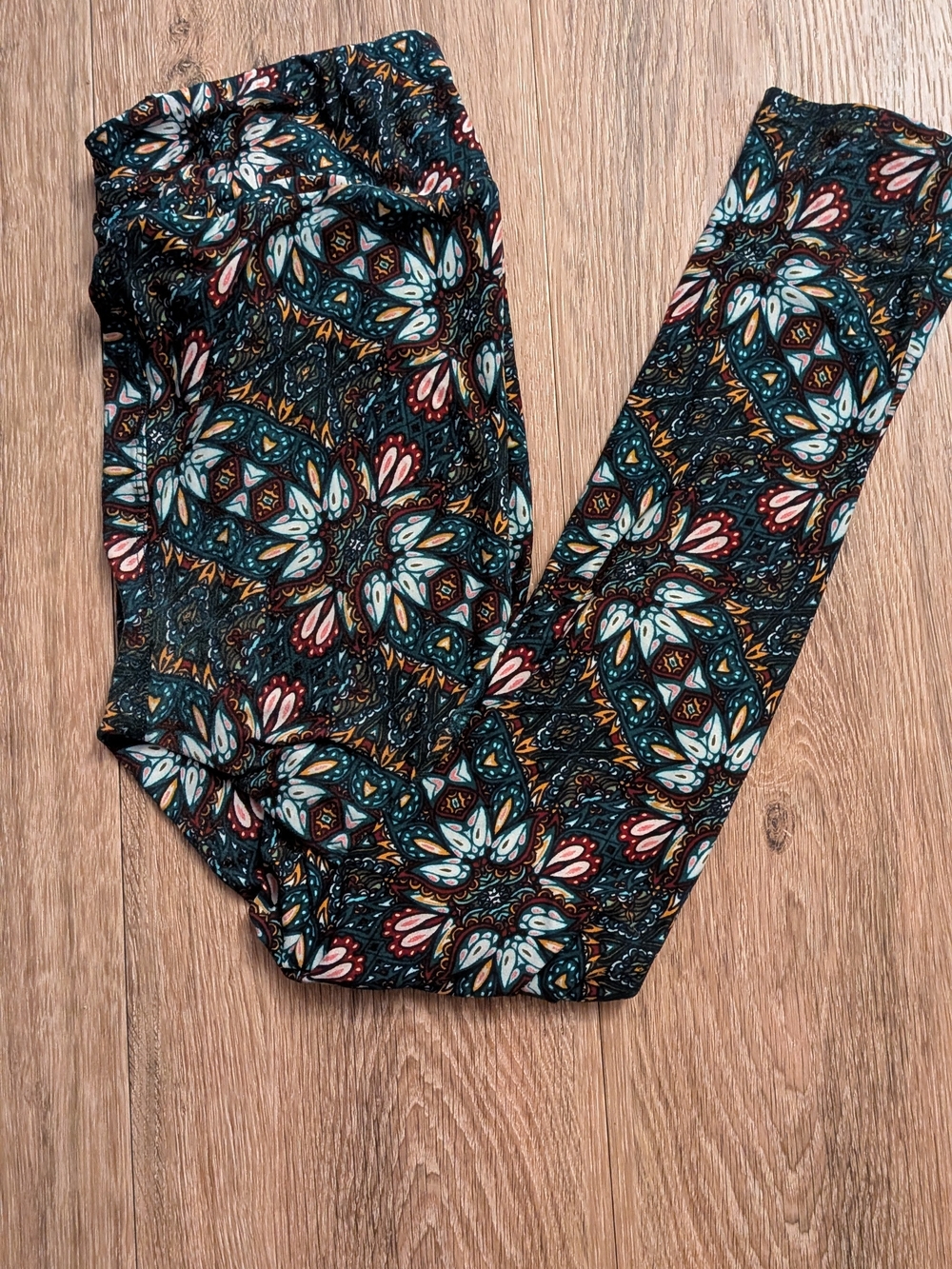 Lularoe- Women's Floral Medallion Leggings - Stretch Cozy Fit